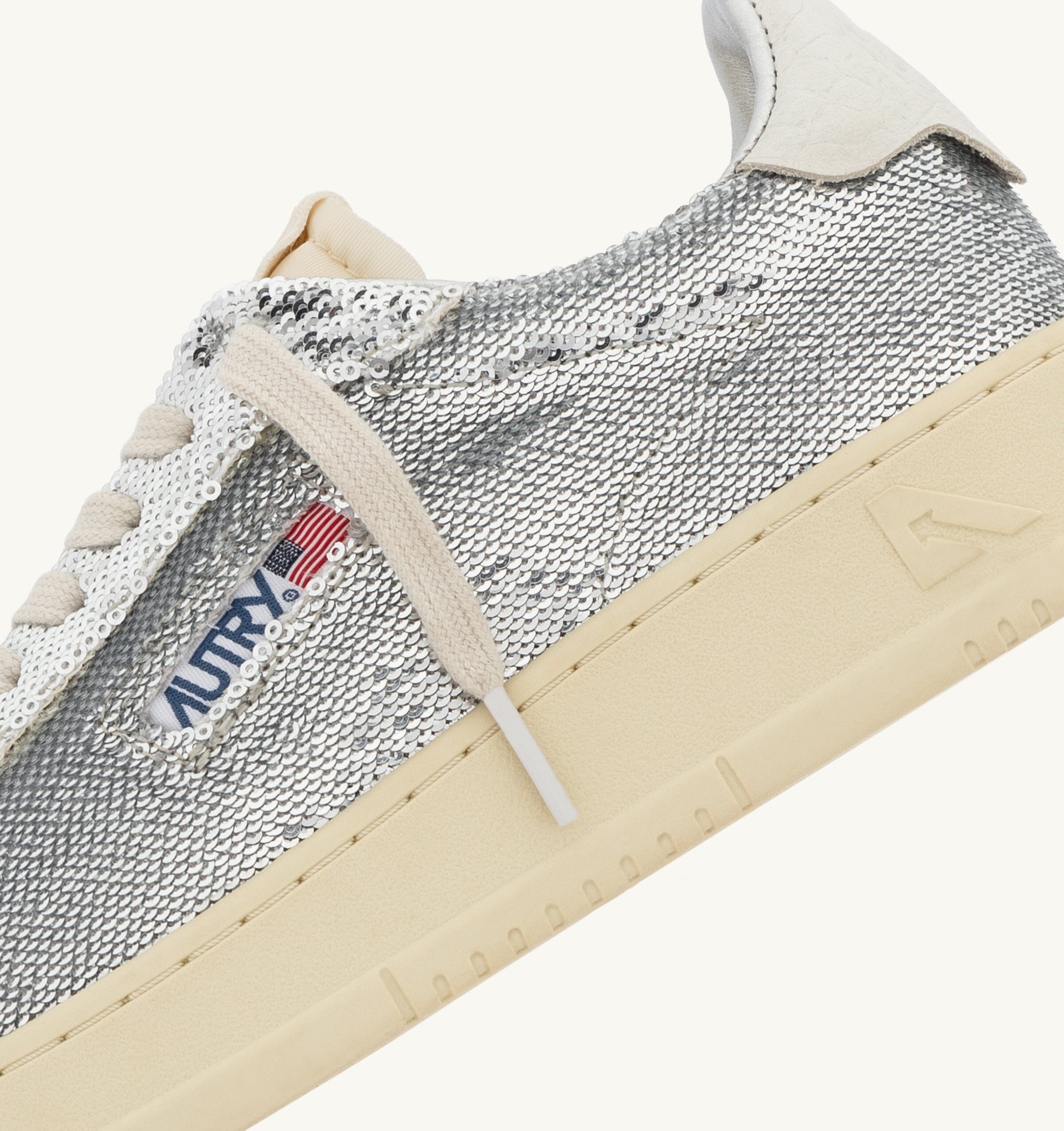 AUTRY ADLW TI05 - Sneakers DALLAS LOW SPARKLING PAILLETTES - Bianco e argento Scarpe Donna AUTRY - Collezione donna