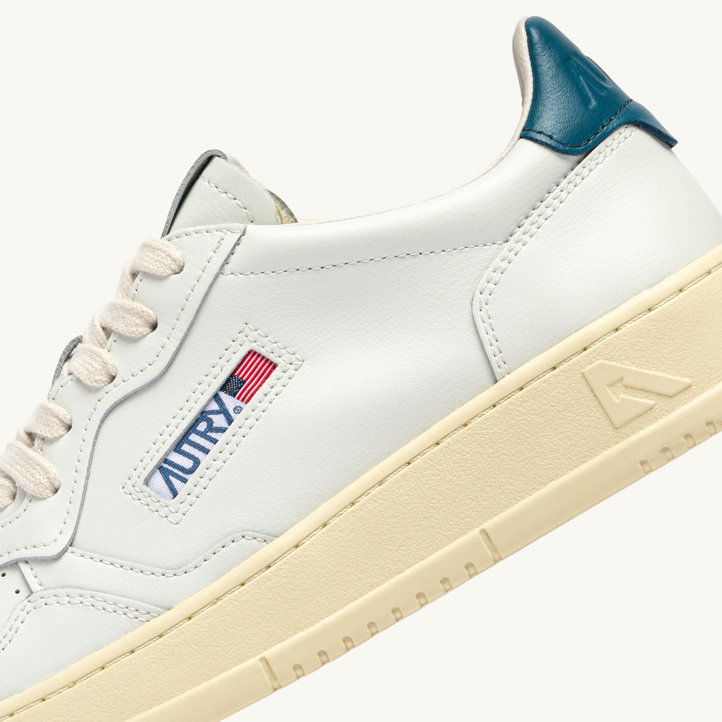 AUTRY - AULM LL29 - Sneakers MEDALIST - Bianco Blu Scarpe Uomo AUTRY - Collezione uomo