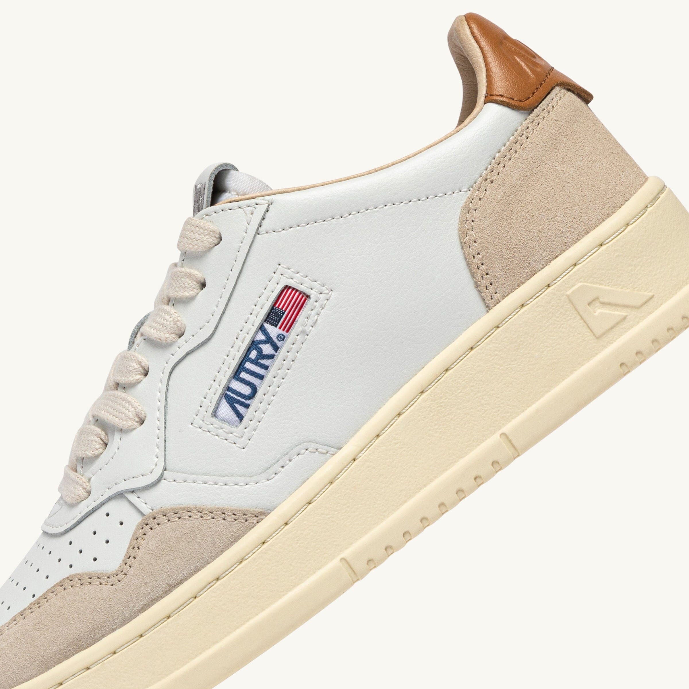 AUTRY - AULM LS16 - Sneakers MEDALIST - Bianco Cuoio Scarpe Uomo AUTRY - Collezione uomo