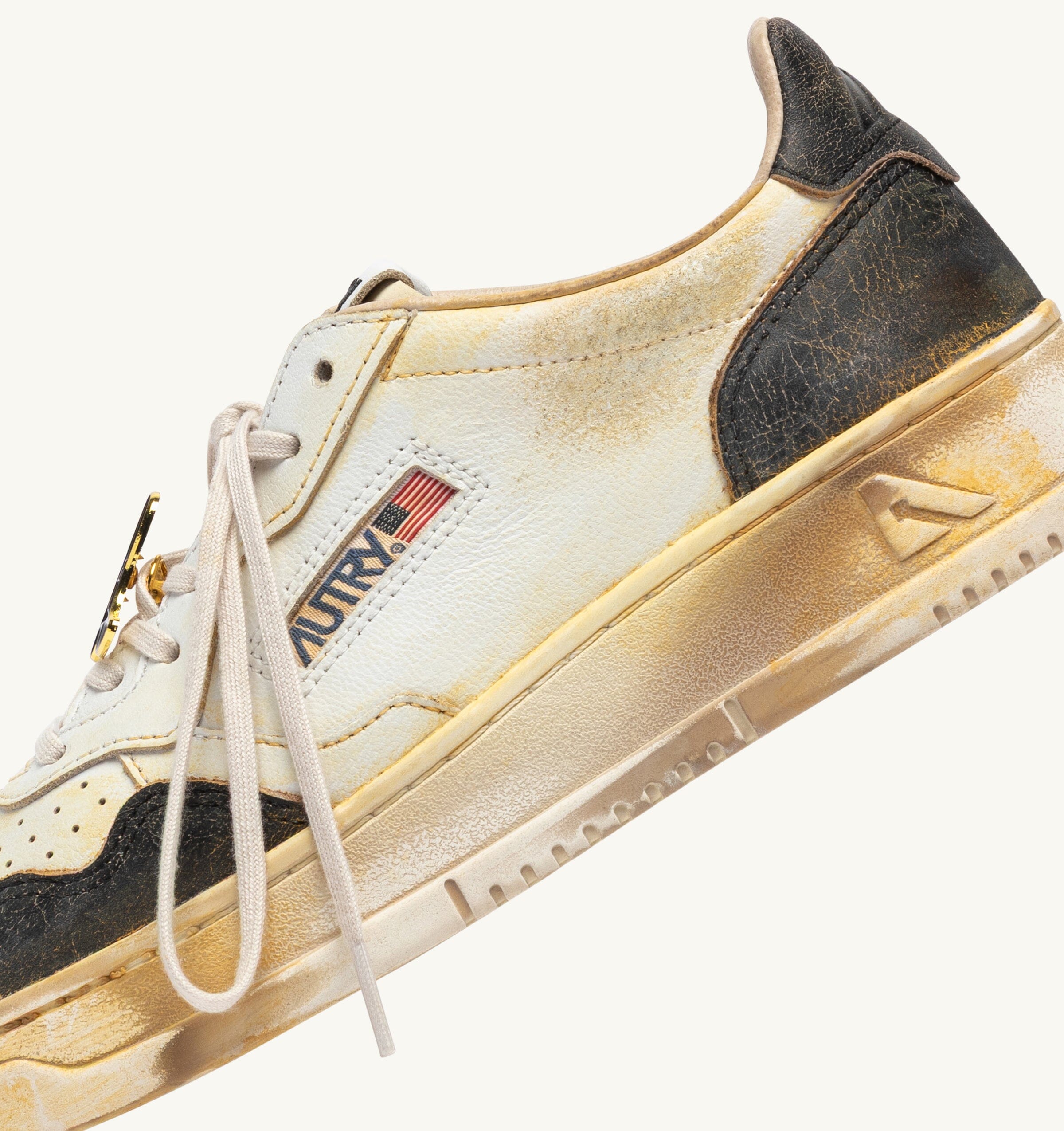 AUTRY - AVLW KG01 - Sneakers - Vintage - Nero Bianco Scarpe Donna AUTRY - Collezione donna
