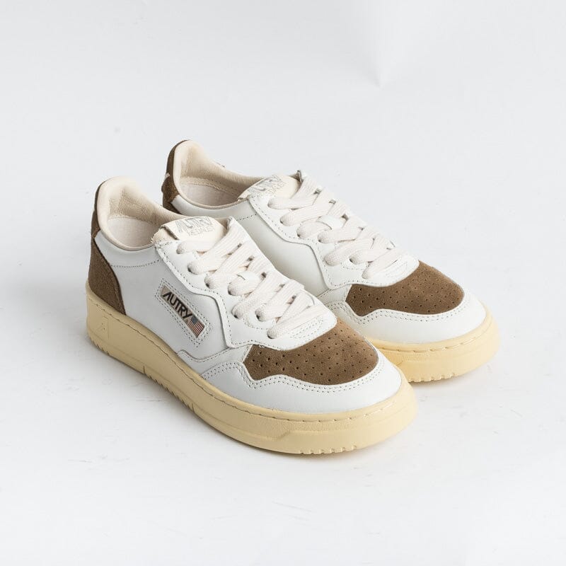 AUTRY - AULW SL06 - Sneakers - LOW WOM SUEDE LEAT - Bianco Cigar Scarpe Donna AUTRY - Collezione donna