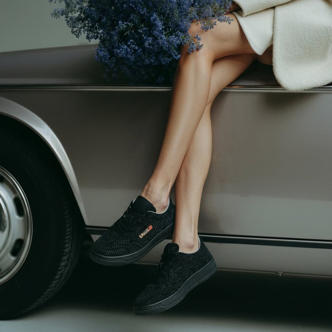 AUTRY - AULW NA02 - Sneakers Cristal Medalist - Suede Strass - Nera Scarpe Donna AUTRY - Collezione donna