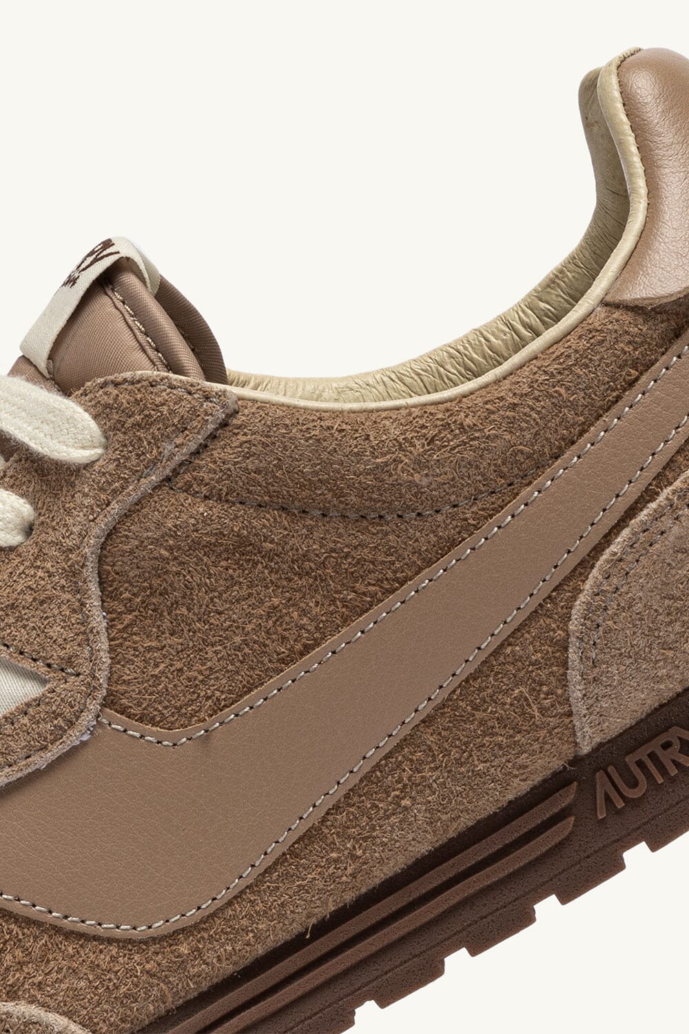 AUTRY - WSLW UA02 - Sneakers WINDSPIN - Camoscio Beige Scarpe Donna AUTRY - Collezione donna