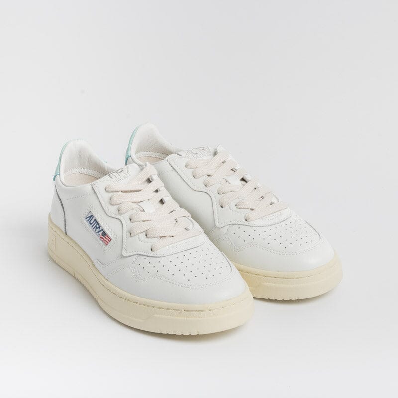AUTRY - AULW LL49 - LOW WOM ALL LEAT - Bianco Turchese Scarpe Donna AUTRY - Collezione donna