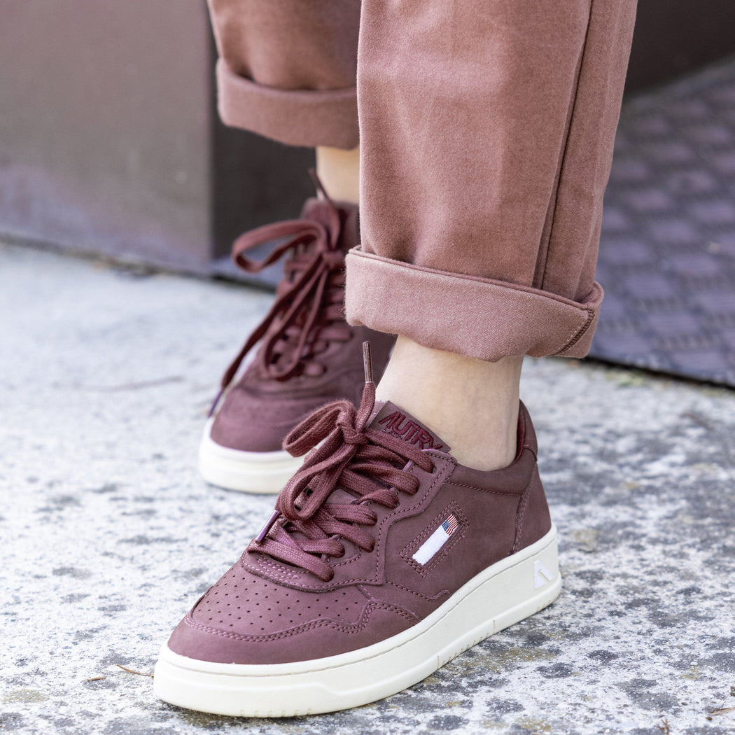 AUTRY AULW NN04 - LOW WOM NABUCK - Bordeaux Women's Shoes AUTRY - Women's collection