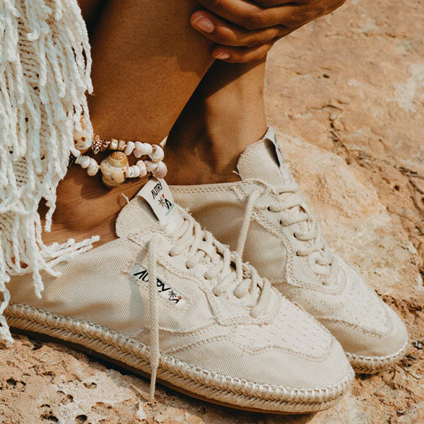 スニーカー AUTRY Woman Sneakers Ivory ESLW CV01 2_CLOSEUP_grande.jpg?v=1752867799