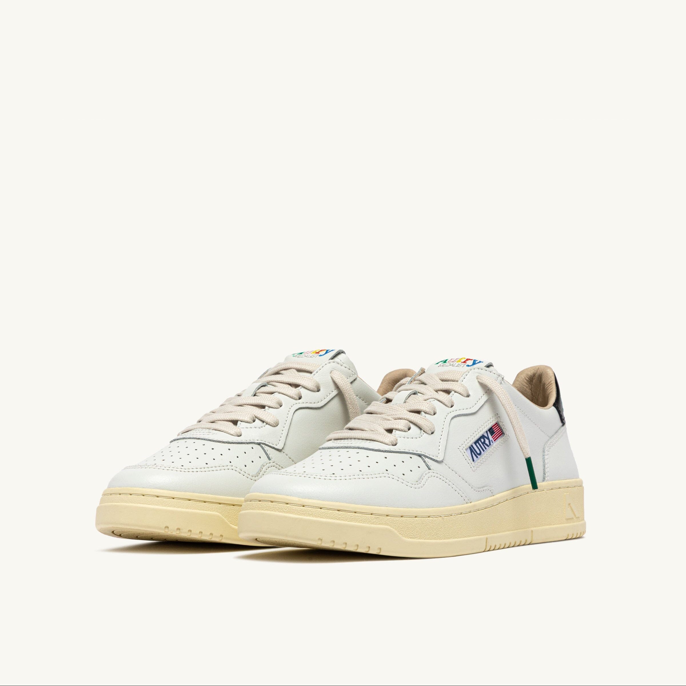 AUTRY - AULM BG02- Sneakers MEDALIST - Bianco Nero Scarpe Uomo AUTRY - Collezione uomo 