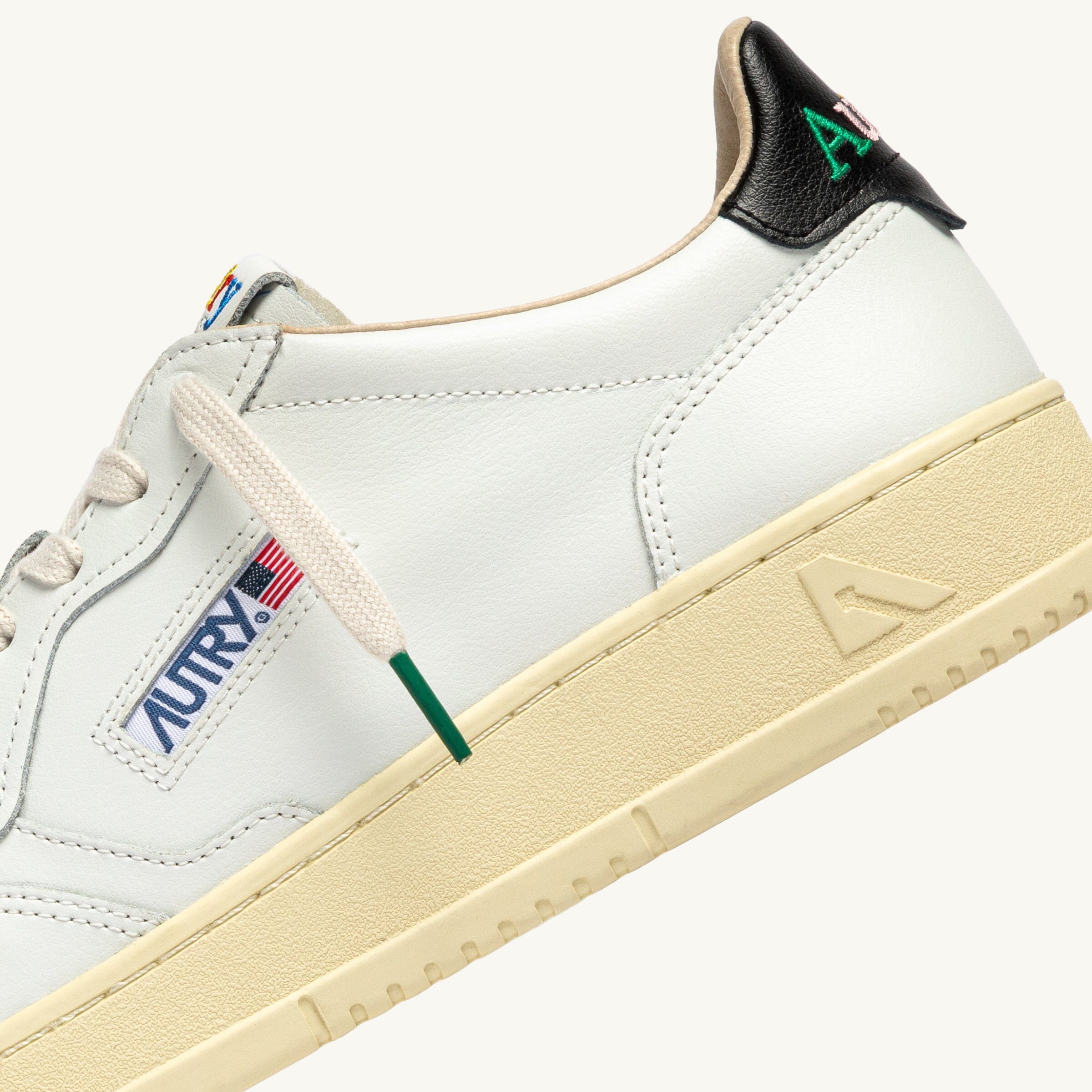 AUTRY - AULM BG02- Sneakers MEDALIST - Bianco Nero Scarpe Uomo AUTRY - Collezione uomo 