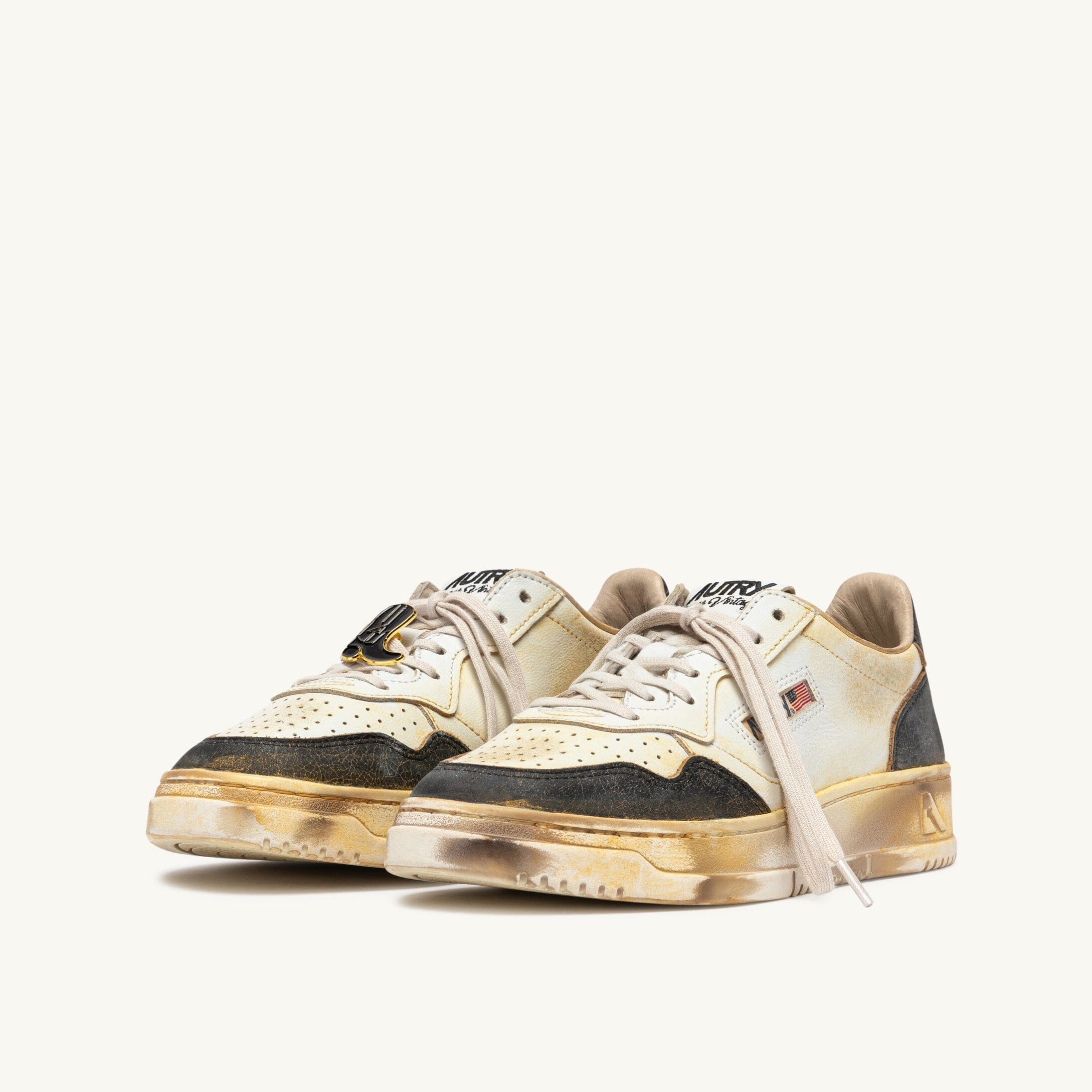 AUTRY - AVLW KG01 - Sneakers - Vintage - Nero Bianco Scarpe Donna AUTRY - Collezione donna 