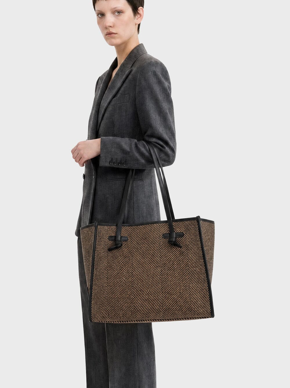 GIANNI CHIARINI MARCELLA Sサイズ 黒 美品 GIANNI CHIARINI ジャンニ