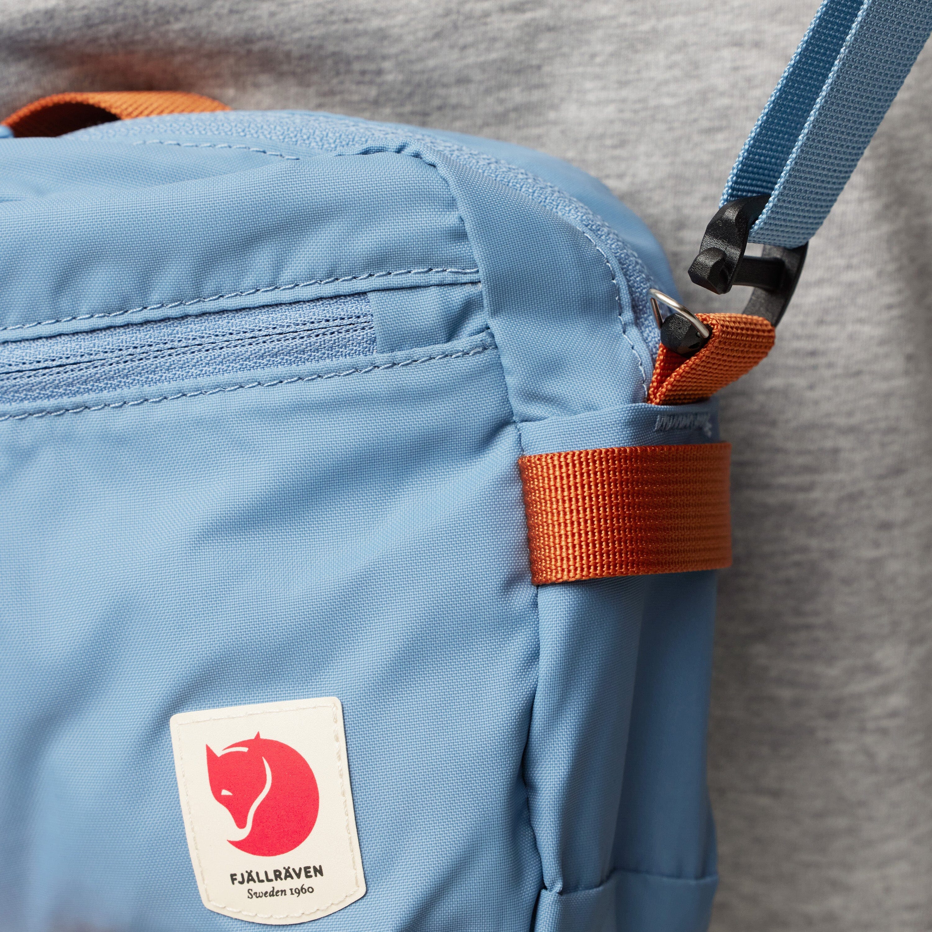 FJÄLLRÄVEN Kånken Borsa viaggio a tracolla - F23227 - 623 Mountain Green Zaino Fjallraven 
